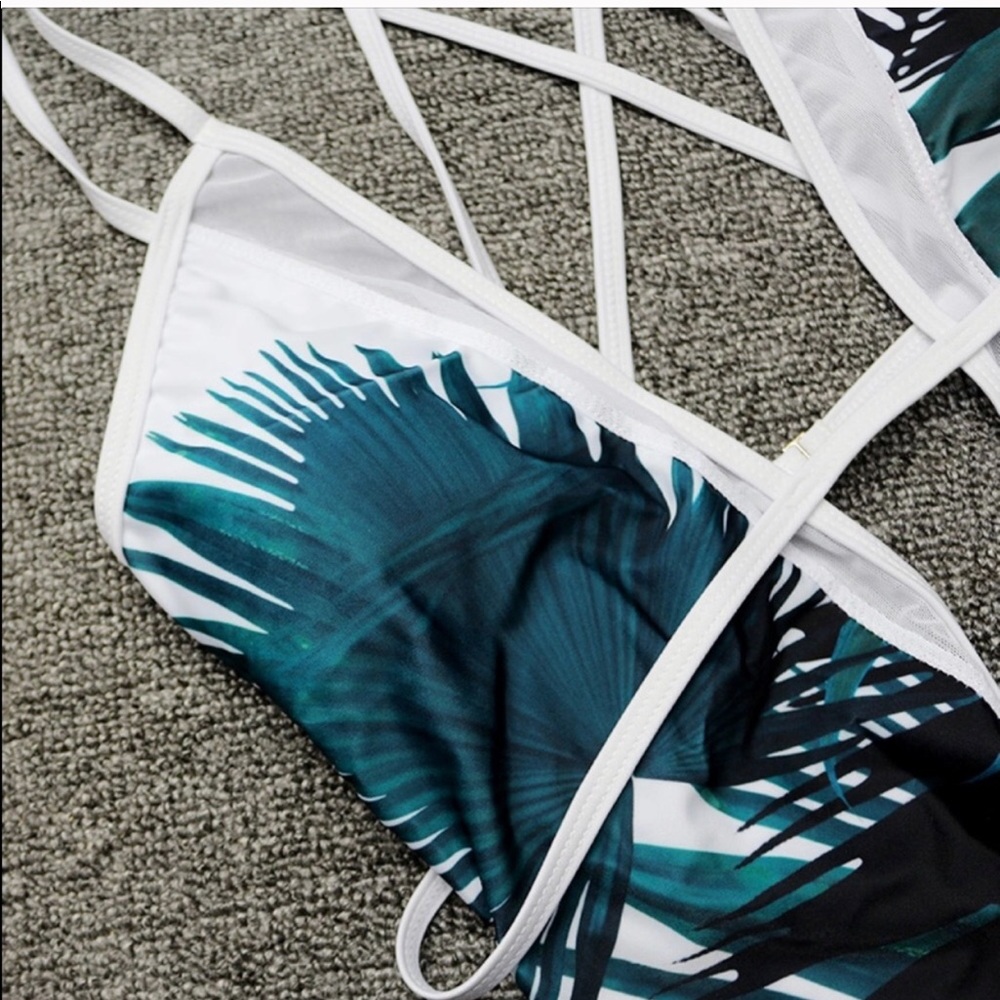 ❗️1 LEFT❗️Beautiful One Piece Leaf Swimsuit - Picture 4 of 8